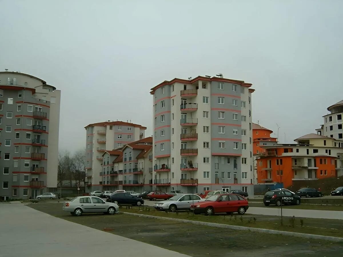 130 LAKÁSOS TÁRSASHÁZ